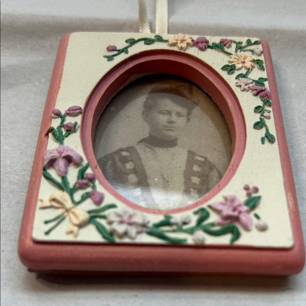 Vintage Floral Pink and Cream Picture Frame Made in Taiwan